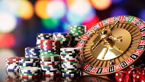 Antarmuka aplikasi wulantogel menampilkan meja kasino langsung dan pasar sportsbook di layar smartphone